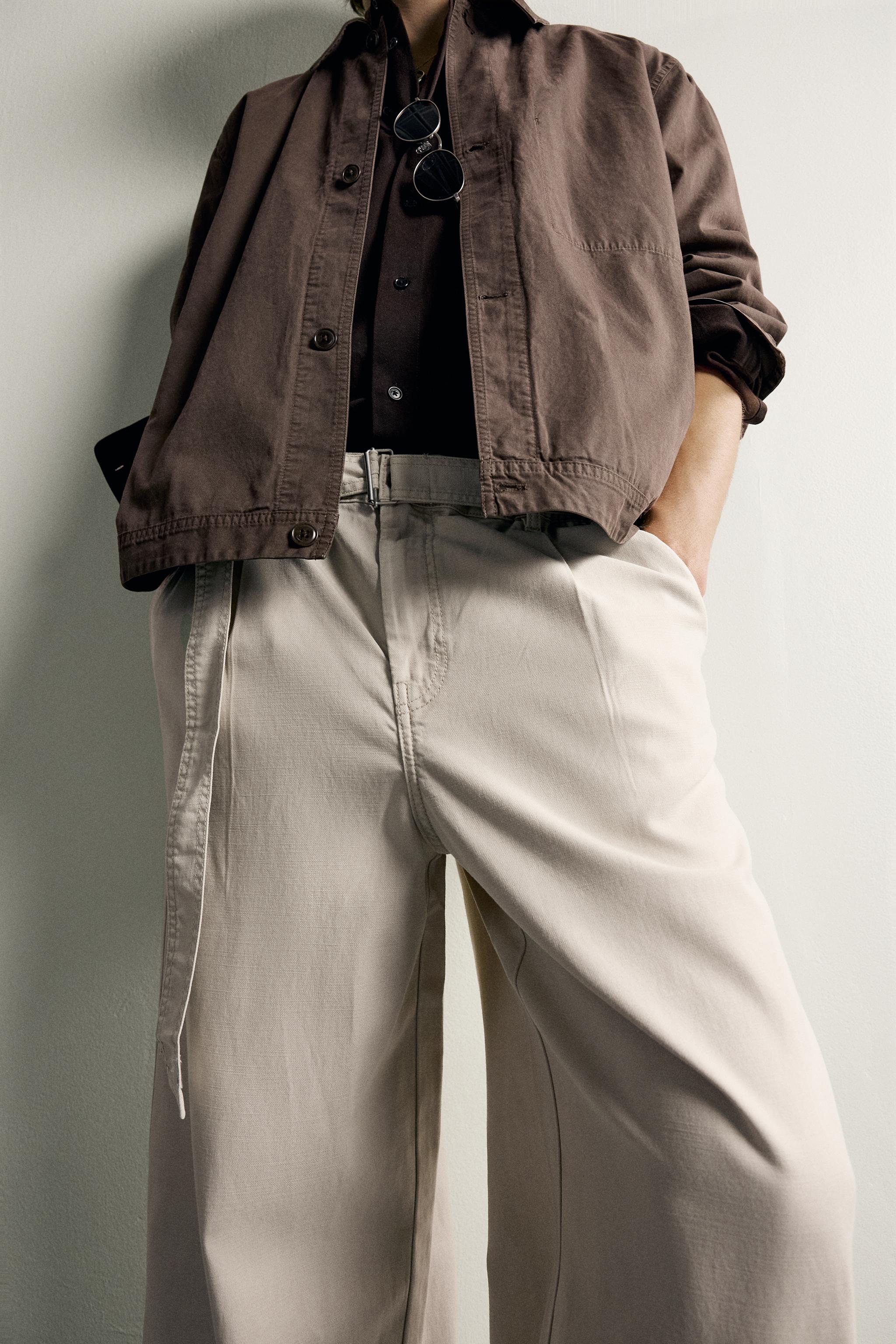 PANTALON COUPE DÉCONTRACTÉE À PLIS AVEC CEINTURE